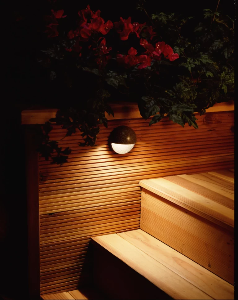 Outdoor wall sconce light